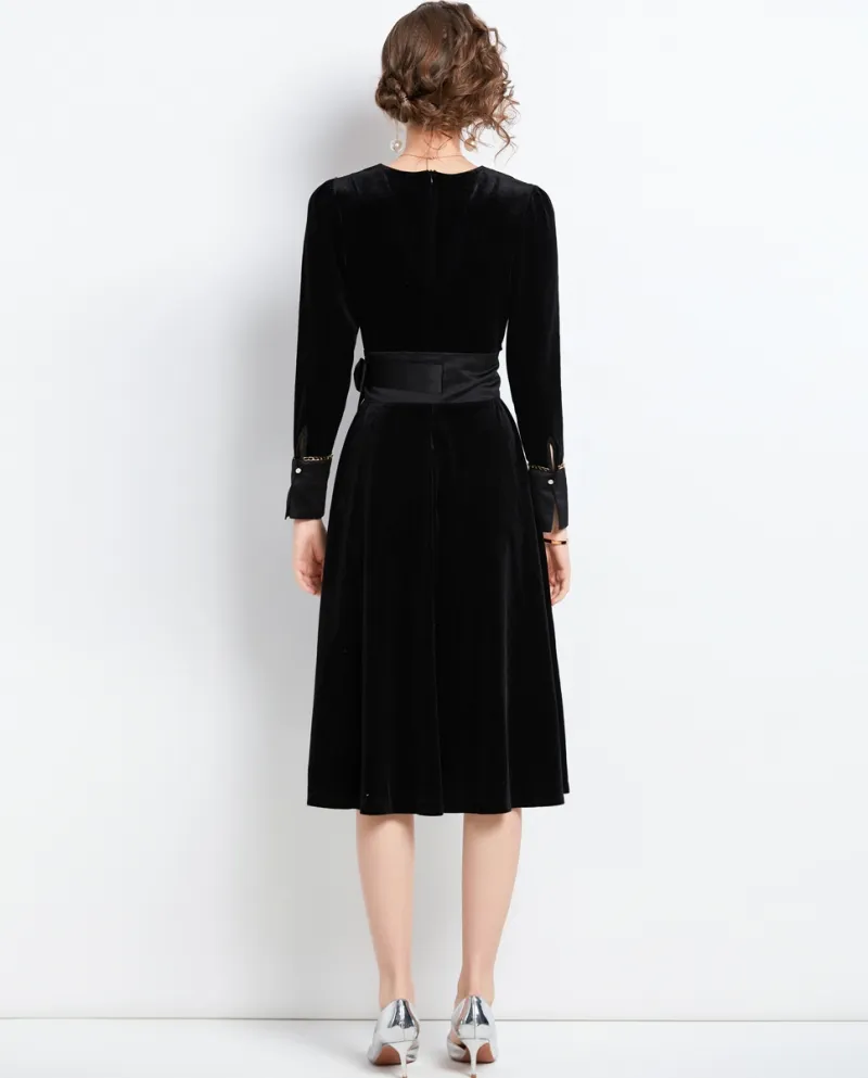 Vestito da cravatta in velluto nero con scollo a V a maniche lunghe grazioso di nuovo stile da donna